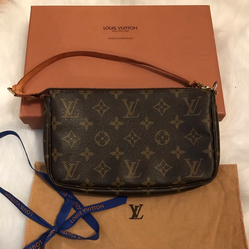 Authentic Louis Vuitton pochett